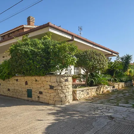 Holiday home 4 Bedroom In *